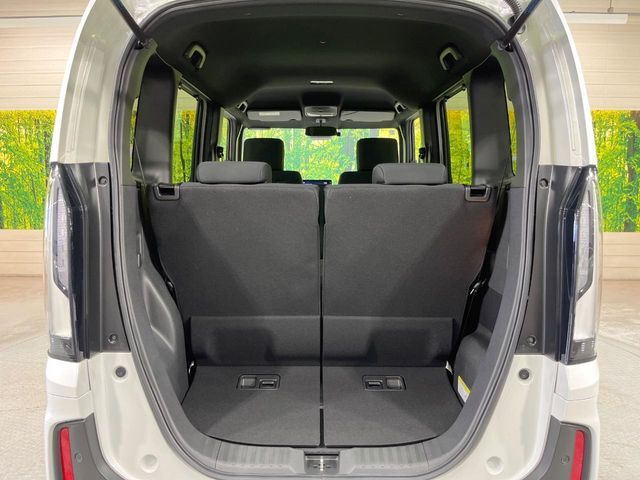 普段のお買い物や通勤、送迎等に十分な荷室スペースを確保しております。セカンドシートを倒すと、大きな荷物の積載も可能です♪