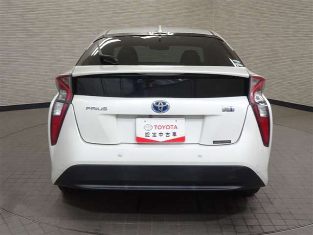 バックカメラが付いているので後方確認が非常にしやすいです。今や運転初心者も熟練者も必須装備！ついていて損はないですね♪