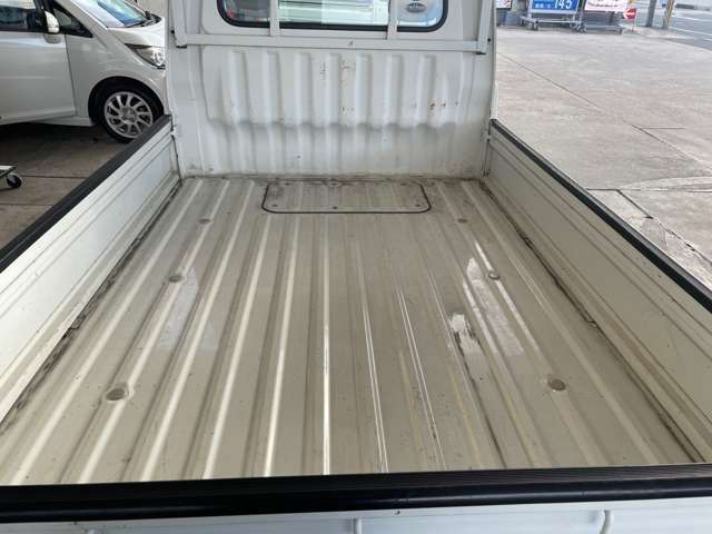 荷台部分です。この綺麗な状態を、是非現車にてご確認ください。気になる点がございましたら、スタッフに遠慮なくご質問ください！