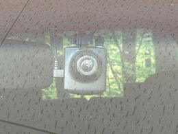 【ドライブレコーダー】安心・安全なカーライフに必須のドライブレコーダーを装備！走行中はもちろん、あおり運転や事故に遭遇した際の状況も映像で記録し、万一のリスクに備えます。