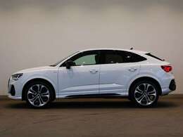 Q3 Sportback dynamic edition/アルミホイール5ツインスポークモデュールデザインマットグレー 8.5Jx20/Audi rings＆ブラックスタイリング/LEDヘッドライト