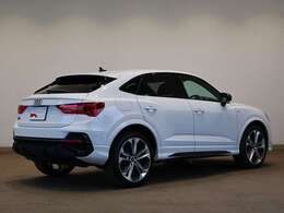 Q3 Sportback dynamic edition/アルミホイール5ツインスポークモデュールデザインマットグレー 8.5Jx20/Audi rings＆ブラックスタイリング/LEDヘッドライト