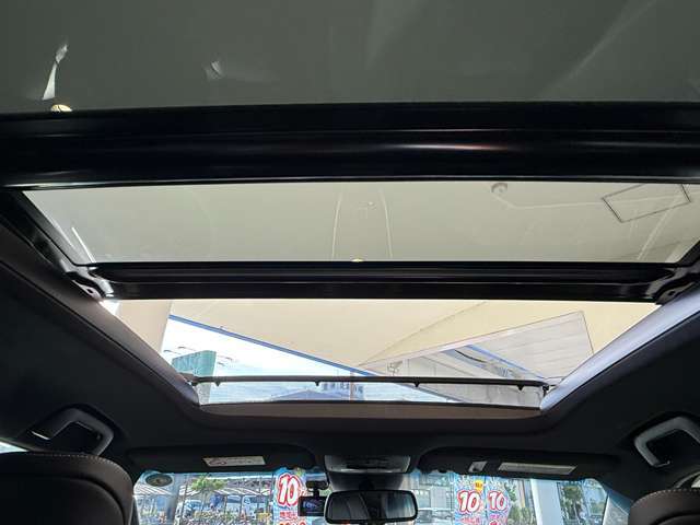 ムーンルーフは開け閉め可能です！