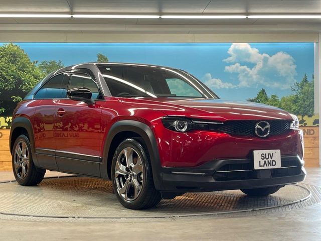 大好評のボディコーティング「弾スプラッシュコート」もご納車までに施工可能。通常のガラスコートと異なる、耐久年数6年の無機質ガラスコーティングが、ボディをキレイな状態に保ってくれます。