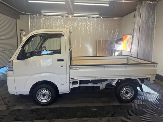 自社認証整備工場を完備☆国家資格整備士も3名在籍しておりますので、アフターケアも安心です☆