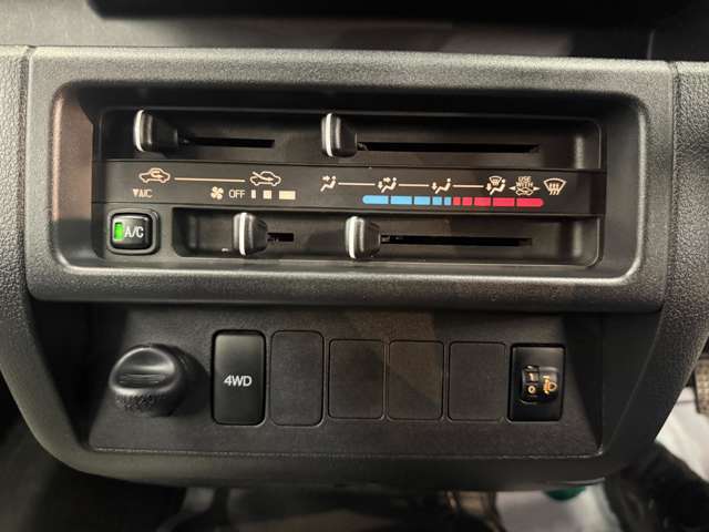 4WD切り替えはボタンひとつです♪