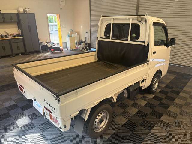 同敷地内に、塗装工場も完備♪買取り、新車、中古車販売、整備、車検、事故修理、保険など、それぞれ専属のスタッフが在籍して、ワンストップで対応させていただきます☆