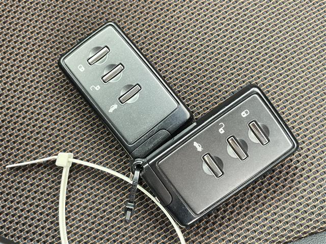 【付属品】このクルマ限定で使える装備品が付いています！使い方などはぜひ実際に店舗にお越しいただき、専門スタッフにお尋ねください！