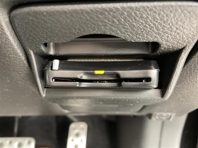 【ETC】有料道路を利用する際に料金所で停止することなく通過できる、ETC車載器（ノンストップ自動料金収受システム機器）が装備されています。セットアップを行うことで利用可能になります。