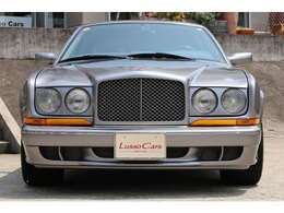 弊社にてメンテナンスを管理してきた自社管理車両となります。97モデルの標準グリルからマトリクスグリルに変更されていますが97年式モデルとなります。