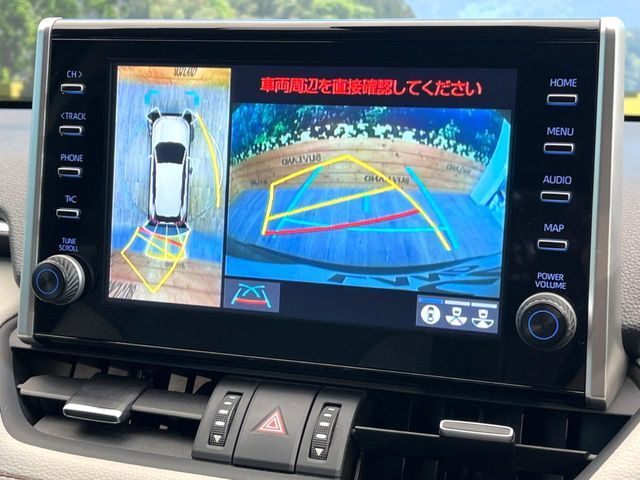 【パノラミックビューモニター】専用のカメラにより、上から見下ろしたような視点で360度クルマの周囲を確認することができます☆死角部分も確認しやすく、狭い場所での切り返しや駐車もスムーズに行えます。