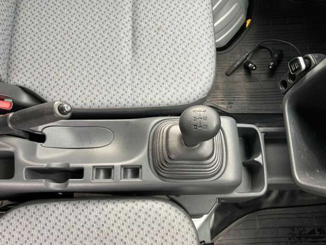 エアコン/パワステ/衝突軽減ブレーキ/クラリオンCD/AUX/USB（＾＾♪