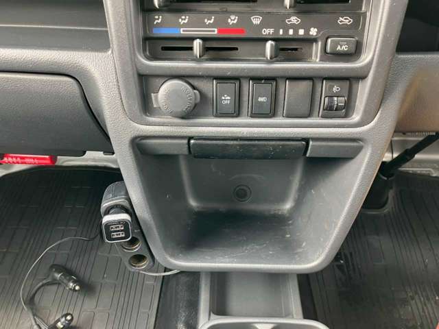 エアコン/パワステ/衝突軽減ブレーキ/クラリオンCD/AUX/USB（＾＾♪