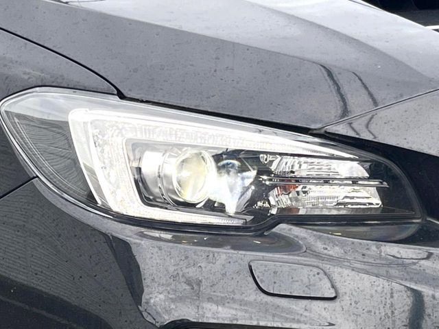【LEDヘッドライト】悪天候や夜間走行時も良好な視界を確保し安心して運転できる高輝度LEDヘッドライトを装備！点灯速度が早く、消費電力も抑えられています。