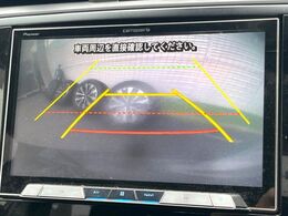 【バックカメラ】駐車時に後方がリアルタイム映像で確認できます。大型商業施設や立体駐車場での駐車時や、夜間のバック時に大活躍！運転スキルに関わらず、今や必須となった装備のひとつです！