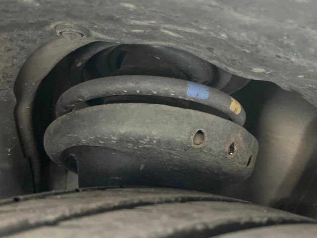 お車を安心してお乗りいただく為には、足回りの定期点検が欠かせません。サービスサポート（有償保証）では無料点検もご提供しており、安心のカーライフをお過ごしいただけるサポート体制が整っています。