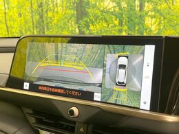 【パノラミックビューモニター】専用のカメラにより、上から見下ろしたような視点で360度クルマの周囲を確認することができます☆死角部分も確認しやすく、狭い場所での切り返しや駐車もスムーズに行えます。