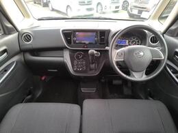 フロントガラスが大きく運転しやすいお車です！パールホワイトで他の車からの視認性も良くて初めての一台におすすめのお車です！