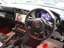 ご来店前にお問合せフォームから「来店予約」をお願い致します。予約ナシの当日のご来店については恐れ入りますがお電話で在庫確認をお願い致します。