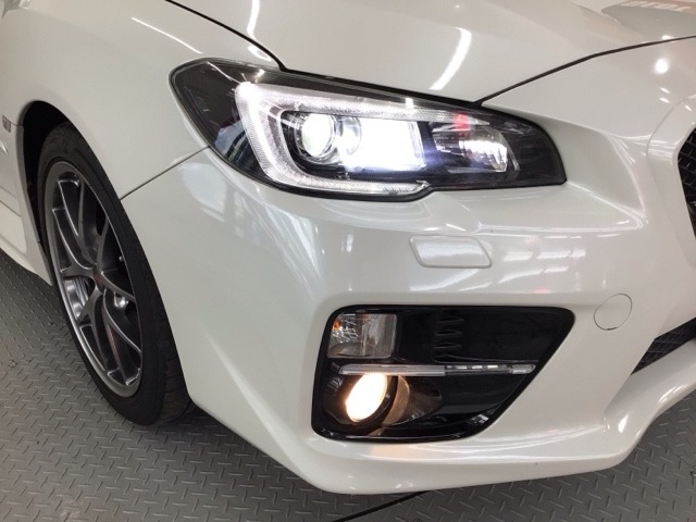 【LEDヘッドライト】ディスチャージヘッドライト（HID）と同等の明るさで、夜道や雨天走行が明るく視界良好！！　フォグライトも装備で、安心感さらにUPです♪安心ドライブを楽しんで下さい♪