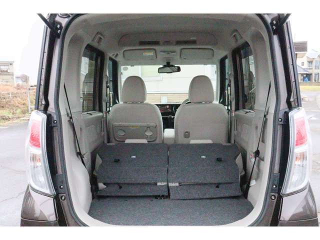 分割可倒式シートで長い荷物もラクラク積み込み♪