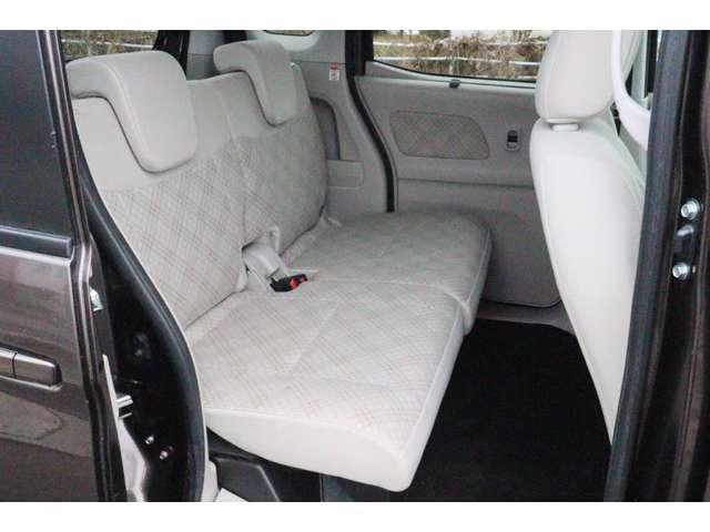 後席も広々♪全ての方が快適にご乗車できます♪