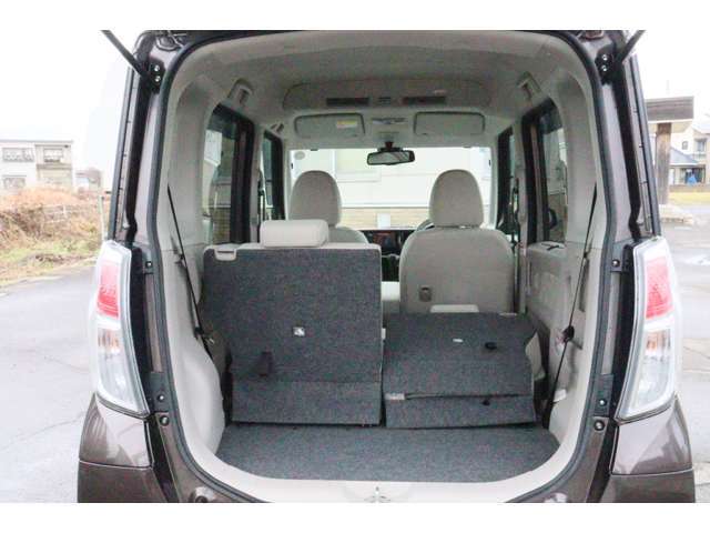 分割可倒式シートで長い荷物もラクラク積み込み♪