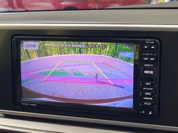 【バックカメラ】駐車時に後方がリアルタイム映像で確認できます。大型商業施設や立体駐車場での駐車時や、夜間のバック時に大活躍！運転スキルに関わらず、今や必須となった装備のひとつです！