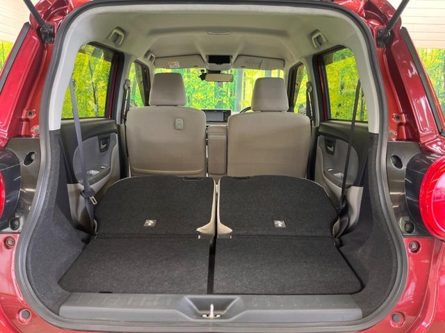 後席を格納すると、これだけの広さが！シーンに合わせたシートアレンジで、大きな荷物も積むことが出来ます♪