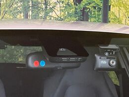 【トヨタセーフティセンス】走行中に前方の車両等を認識し、衝突しそうな時は警報とブレーキで衝突回避と被害軽減をアシスト。より安全にドライブをお楽しみいただけます。