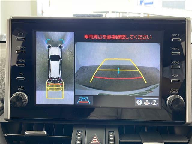 【パノラミックビューモニター】クルマを真上から見下ろした視点で駐車をサポートします！クルマの斜め後ろや真横など、いち早く障害物に気が付くことができます。