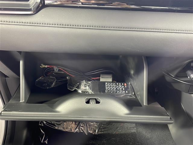 【グローブボックス】大容量のグローブボックスです！！車検証ケース他、日頃使う小物類の収納スペースもたくさんあります！