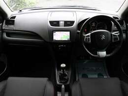 すっきりとしたスイフトスポーツらしいデザインのダッシュ回り！フロントビューの視認性もよく運転しやすいと思います★