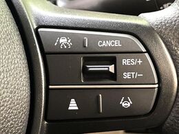 【アダプティブクルーズコントロール】高速道路での長距離走行が楽に！！自動で速度を保つクルーズコントロールが、衝突軽減システムと連携し、前方の車両を感知して車間を保つように速度調節してくれます！！