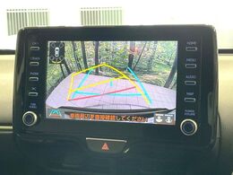 【バックカメラ】駐車時に後方がリアルタイム映像で確認できます。大型商業施設や立体駐車場での駐車時や、夜間のバック時に大活躍！運転スキルに関わらず、今や必須となった装備のひとつです！