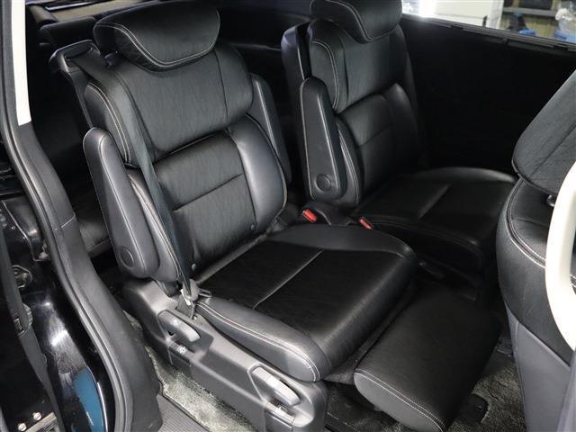 後席も使用感は少なく、清潔感のある車内となっております♪