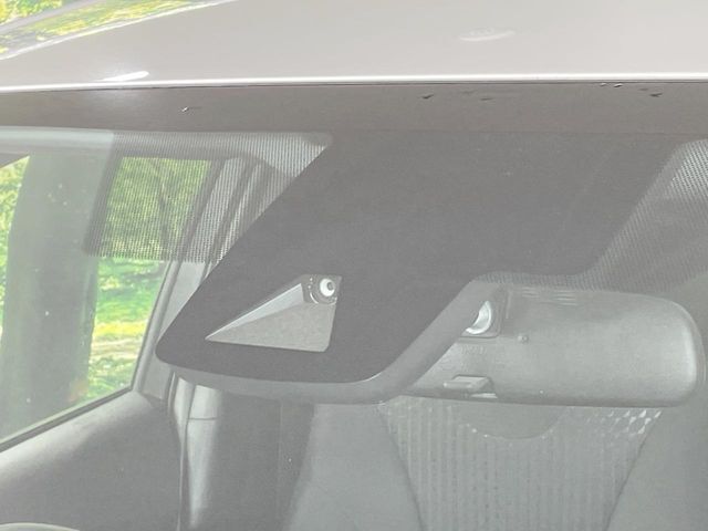 【トヨタセーフティセンス】走行中に前方の車両等を認識し、衝突しそうな時は警報とブレーキで衝突回避と被害軽減をアシスト。より安全にドライブをお楽しみいただけます。