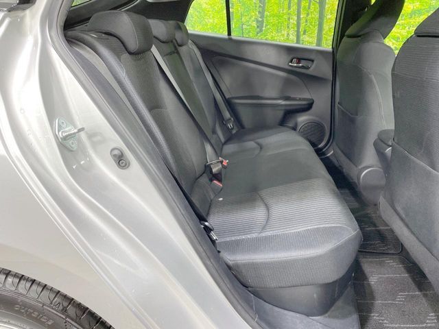 後部座席も気になるようなキズ・汚れやへたり等、大きなダメージはなく、良好な状態です。