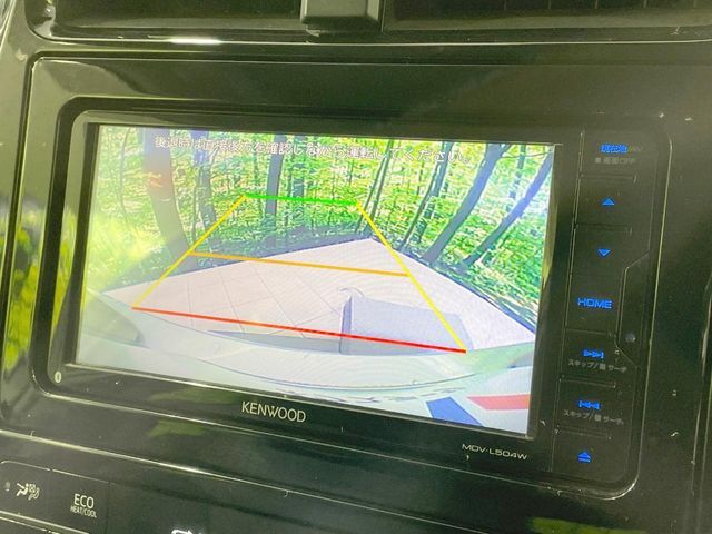 【バックカメラ】駐車時に後方がリアルタイム映像で確認できます。大型商業施設や立体駐車場での駐車時や、夜間のバック時に大活躍！運転スキルに関わらず、今や必須となった装備のひとつです！