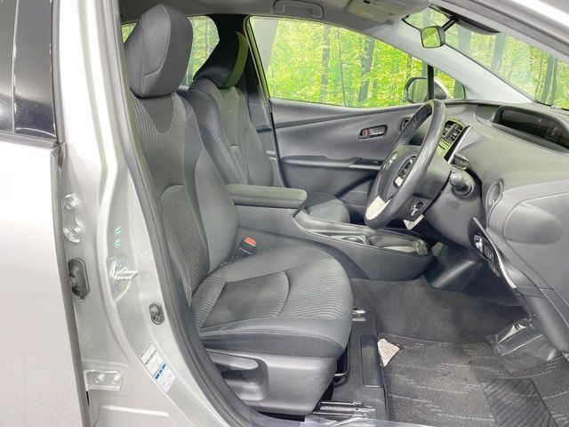 運転席シート廻りは使用感も少なく、良好な状態となっています。丁寧に使われていたことがよくわかりますね。