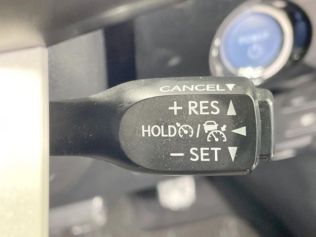 【レーダークルーズコントロール】高速道路での長距離走行が楽に！！自動で速度を保つクルーズコントロールが、衝突軽減システムと連携し、前方の車両を感知して車間を保つように速度調節してくれます！！