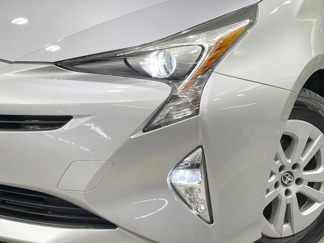 【LEDヘッドライト】悪天候や夜間走行時も良好な視界を確保し安心して運転できる高輝度LEDヘッドライトを装備！点灯速度が早く、消費電力も抑えられています。