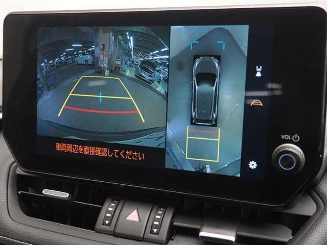 バックカメラもついておりますので駐車時に確認できます。