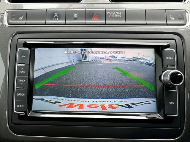 リヤカメラの映像をナビ画面に映し出すので安心してバック駐車可能です。