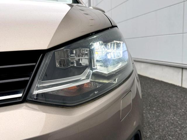 LEDヘッドライトで暗い夜道もしっかり前方の安全を確保してくれます