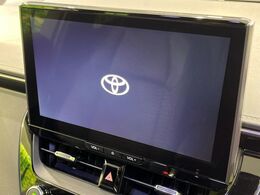 【10.5インチナビ】高級感とインパクトのある大画面ナビを装備。各種オーディオ操作はもちろん、スマホ連携もできる利便性の高いナビです♪