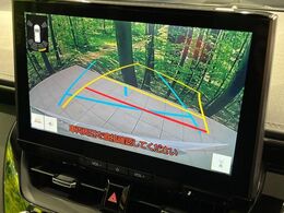 【バックカメラ】駐車時に後方がリアルタイム映像で確認できます。大型商業施設や立体駐車場での駐車時や、夜間のバック時に大活躍！運転スキルに関わらず、今や必須となった装備のひとつです！