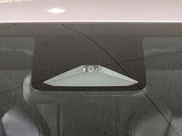 【トヨタセーフティセンス】走行中に前方の車両等を認識し、衝突しそうな時は警報とブレーキで衝突回避と被害軽減をアシスト。より安全にドライブをお楽しみいただけます。