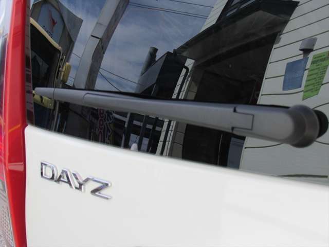 キズ・へこみ修理もお任せください！お見積・代車も無料です！事前見積で安心・丁寧にご説明後、お客様が納得いただき、修理代金が確定してからの作業になりますので、追加料金等は一切ございません！