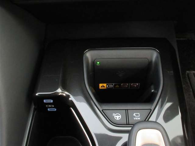 置くだけ充電搭載☆スマホの充電にもうコードは不要です！